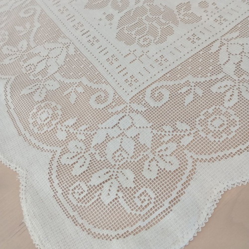 Set of 3 white machine-knit pieces with roses new
