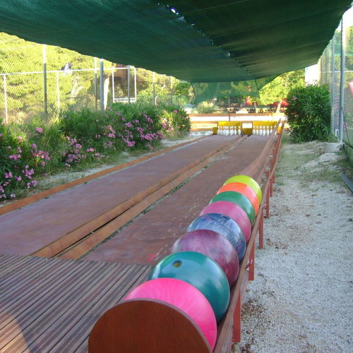 Outdoor Bowling Equipment used, 8 balls and 10 pins
