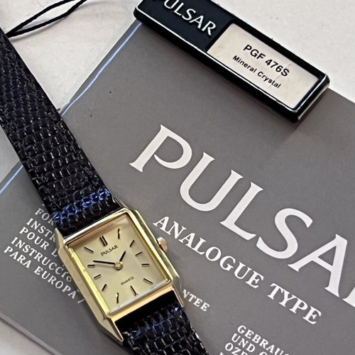 Pulsar vintage mini 17mm wristwatch like new, gold
