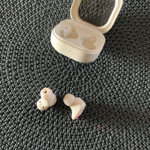 Bluetooth earbuds new, excellent condition