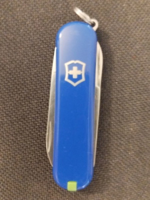 Victorinox Classic SD pocket knife, blue