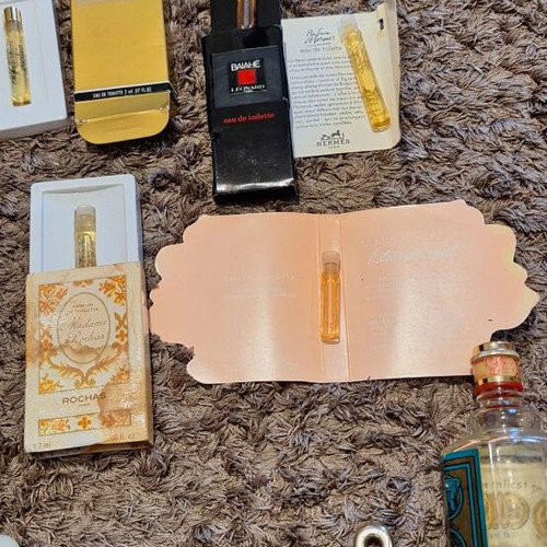 Various miniature perfume testers used, pack