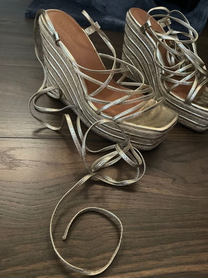 Πέδιλα πλατφόρμα ASOS νούμερο 40 σαν καινούργια, χρυσά λουράκια