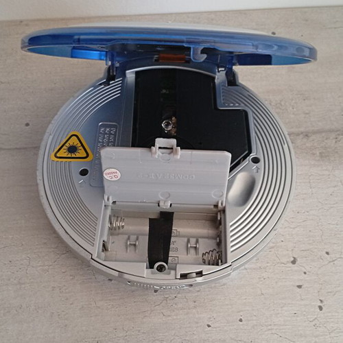 CD players set of 3 used, two with radio