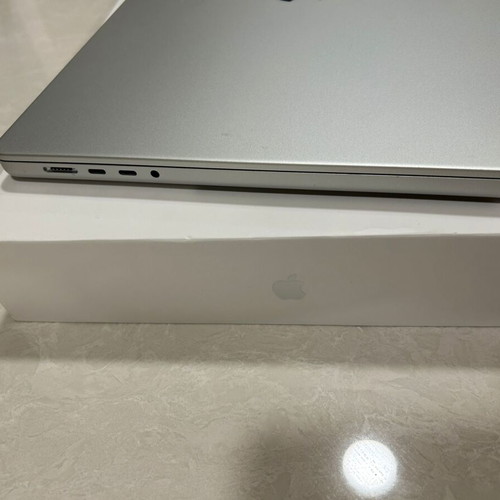 MacBook Pro 16" (2021) like new with M1 Pro, 16GB RAM, 512GB, English keyboard