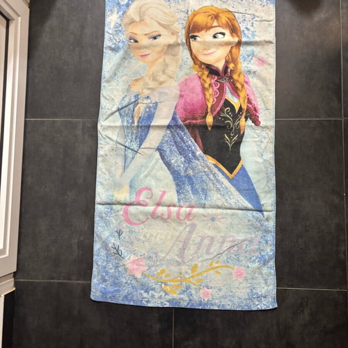 Frozen Elsa Anna towel used, children's bath and beach