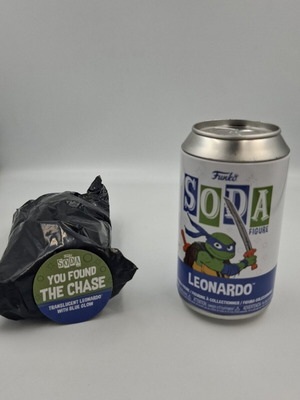 Chase Translucent Leonardo with Blue Glow Funko Soda like new