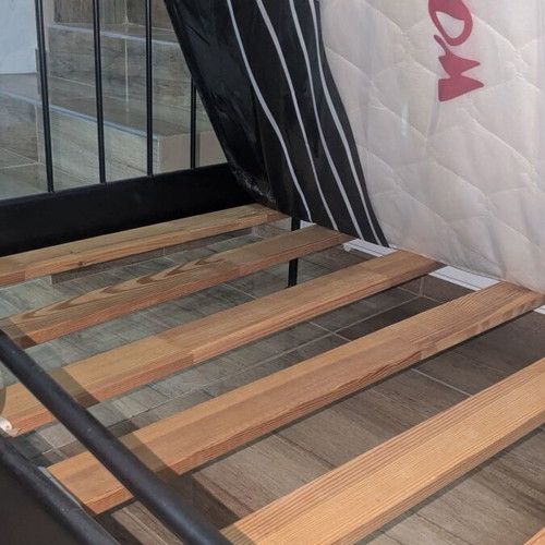 Iron bed frame with mattress like new 0.90x2.00 m