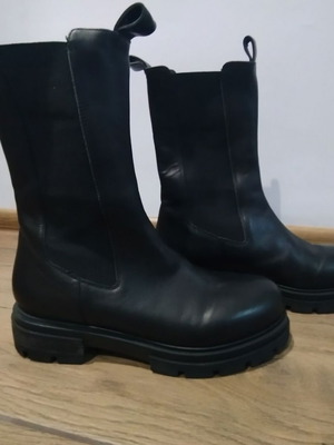 Italian leather boots new, size 41, black