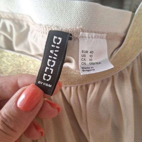 H&M tulle skirt in soft beige color, like new, size large