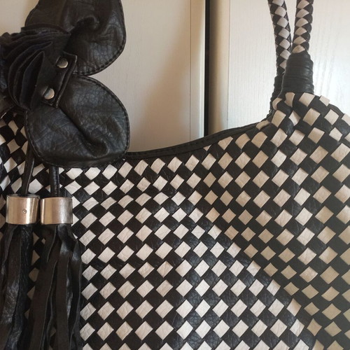 Black and white chic shoulder bag with flower detail