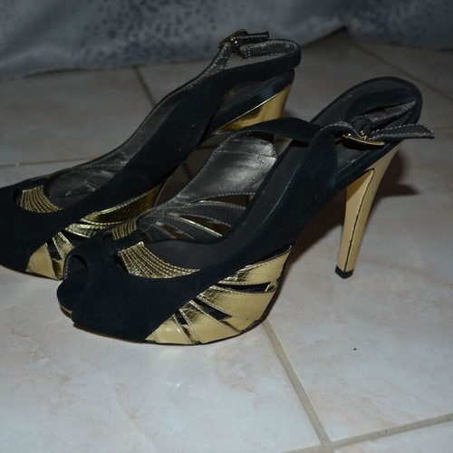 JLo sandals like new, black-gold, size 36