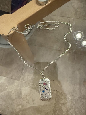 Silver pendant necklace