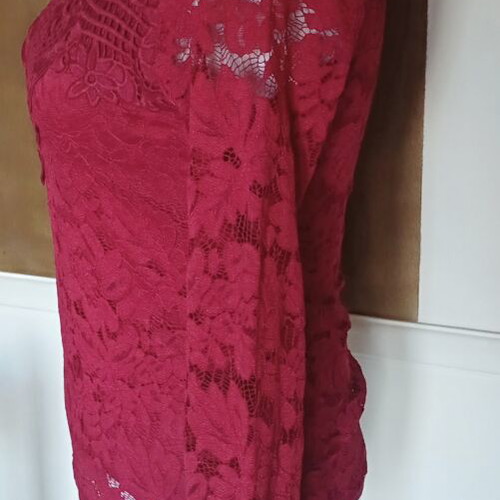 Burgundy lace long sleeve blouse size M like new