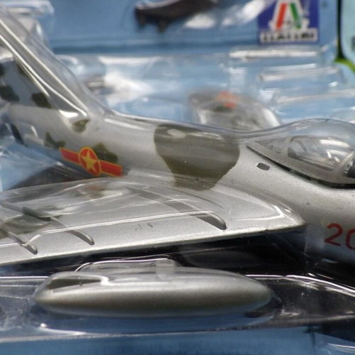 MIG 17 Vietnam jet model kit Italeri 1:100 new