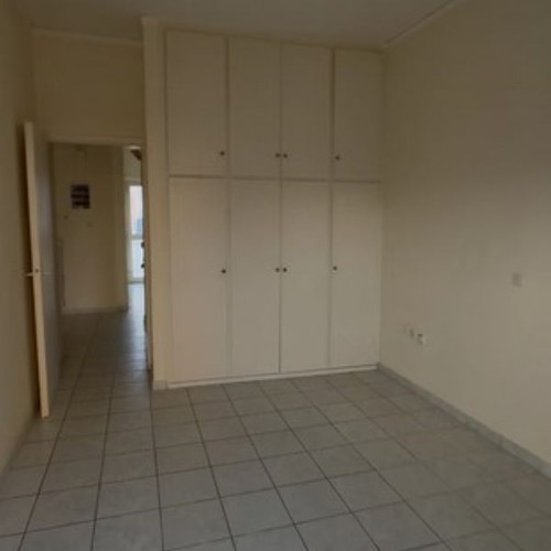 Διαμέρισμα 54 τ.μ. στον 3ο όροφο στο Χατζηκυριάκειο Πειραιά, με βεράντα και ανελκυστήρα