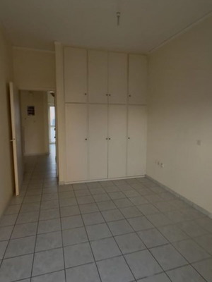 Διαμέρισμα 54 τ.μ. στον 3ο όροφο στο Χατζηκυριάκειο Πειραιά, με βεράντα και ανελκυστήρα