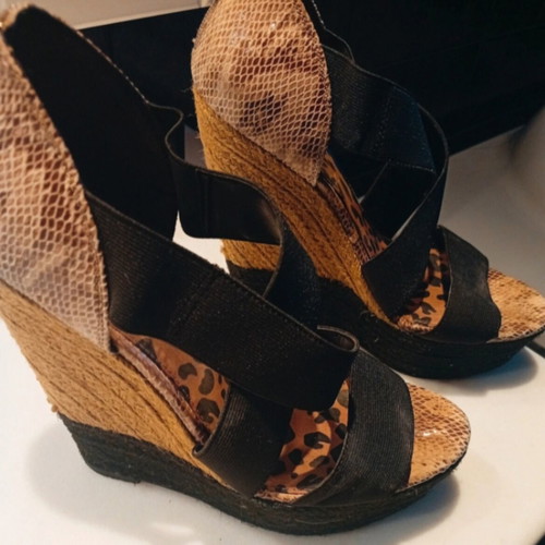 Jessica Simpson platform sandals size 40, black