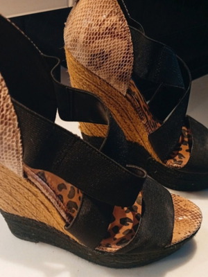 Jessica Simpson platform sandals size 40, black