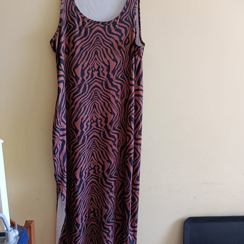 Long sleeveless daily dress Shein like new, brown