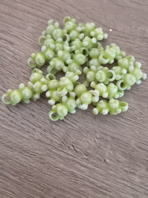 Acrylic gummy bear pendant 20mm light green, pack of 21