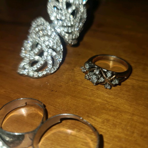 Faux Bijoux rings used, set of 4 with rhinestones