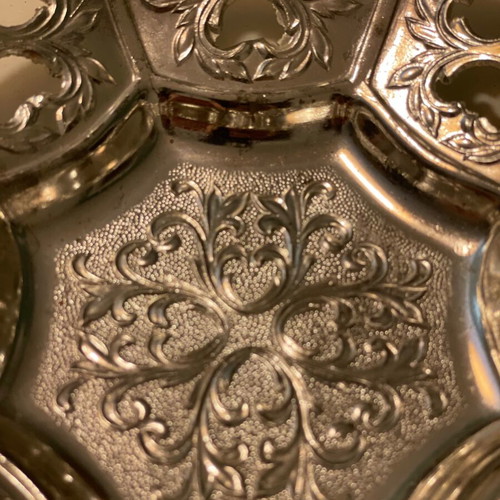 Decorative silver-plated dish like new, diameter 18cm