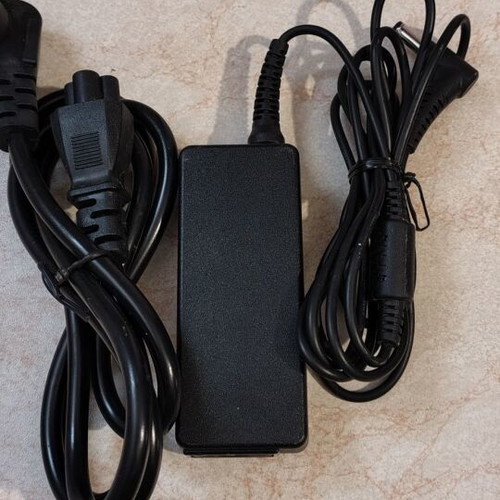 Asus laptop power adapter new without packaging