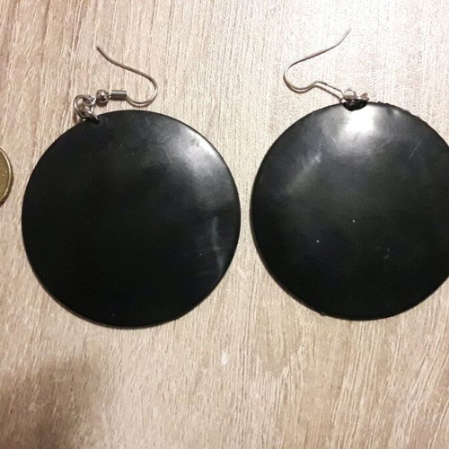 Earrings used, plastic material