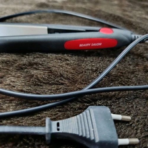 Beauty Salon OmniA hair straightener set like new