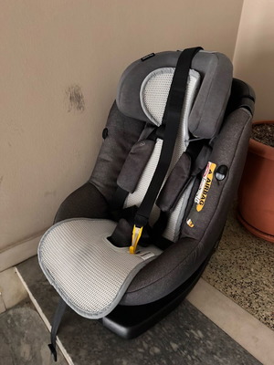 Maxi Cosi Axiss Fix Plus car seat used