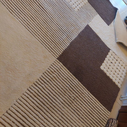 Machine-made low-pile rug 1.75 x 2.10 m