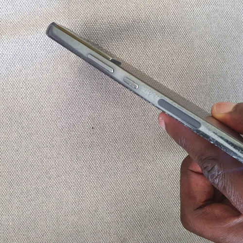 Samsung S22 256GB used with screen defect