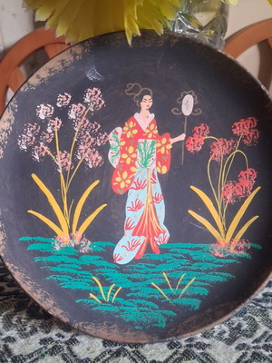 Vintage ceramic decorative plate 20cm with hand-painted geisha
