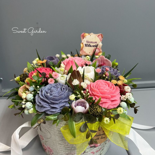 Scented soap flowers new in cardboard box