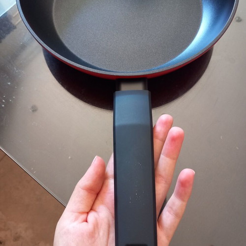 Izzy nonstick frying pan 24cm, brand new