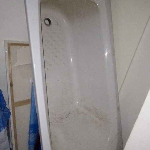 Ideal Standard acrylic bathtub, unused, small corner chip