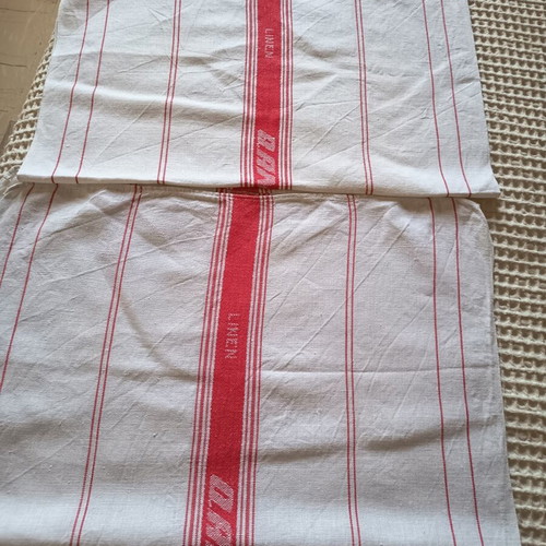 Vintage QANTAS Linen Kitchen Towels Set of 2 like new