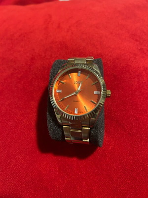 Loisir Quartz дамски часовник като нов с диаманти, златист цвят