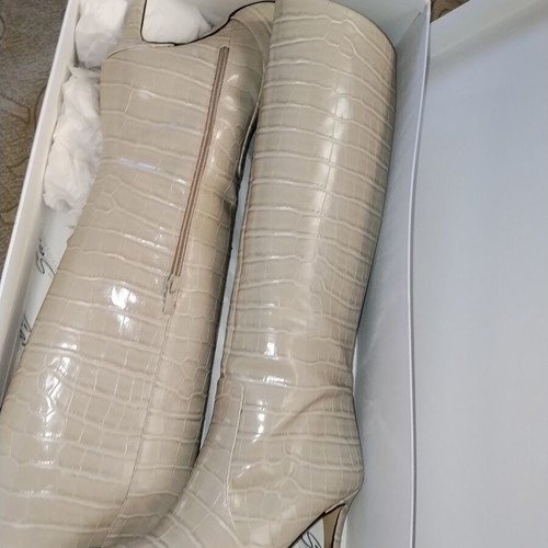 Sante beige boots size 40 like new leather with zipper