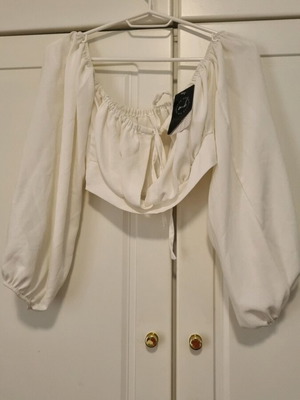Short top with balloon sleeve new, white, one size