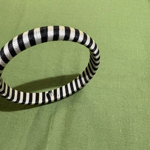 Bracelet like new, black and white