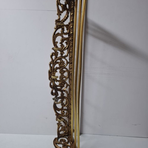 Wall hanger in very good condition