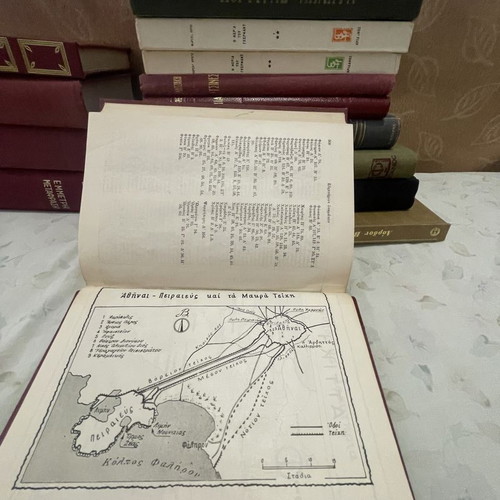 Thoukididou Istoria complete work in modern Greek, like new