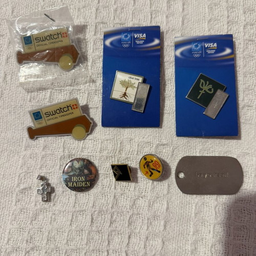 Collectible pins like new