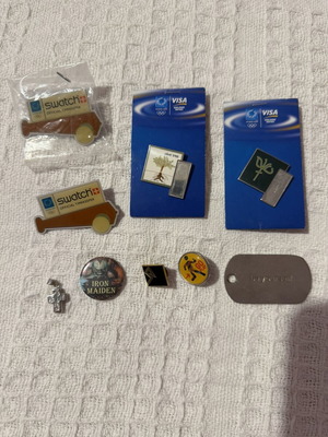 Collectible pins like new