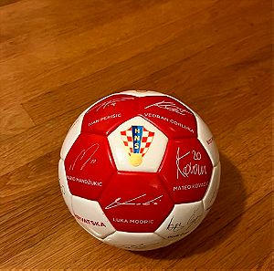 !!! Συλλεκτική μπαλα ενθύμιο με υπογραφές της εθνικης ομάδας ποδοσφαίρου της Κροατίας