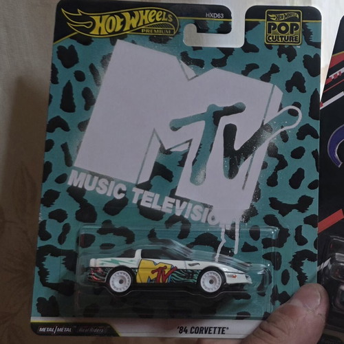 Hot Wheels Premium Pop Culture ’84 Corvette – Coches A Escala De Metal Con Tema MTV, Edición Coleccionable