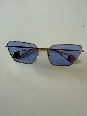 Gucci sunglasses like new with blue cat eye lenses