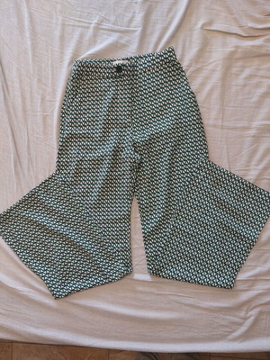 H&M bell-bottom pants size 34 like new, white with green patterns